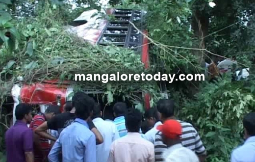 car-bus accident at Parkala near Udupi